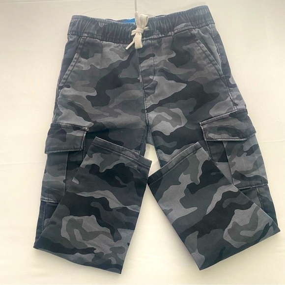 Old Navy Slim Tapered Built in Flex Size 5 Camo Cargo w/Pockets great condition - Picture 1 of 4